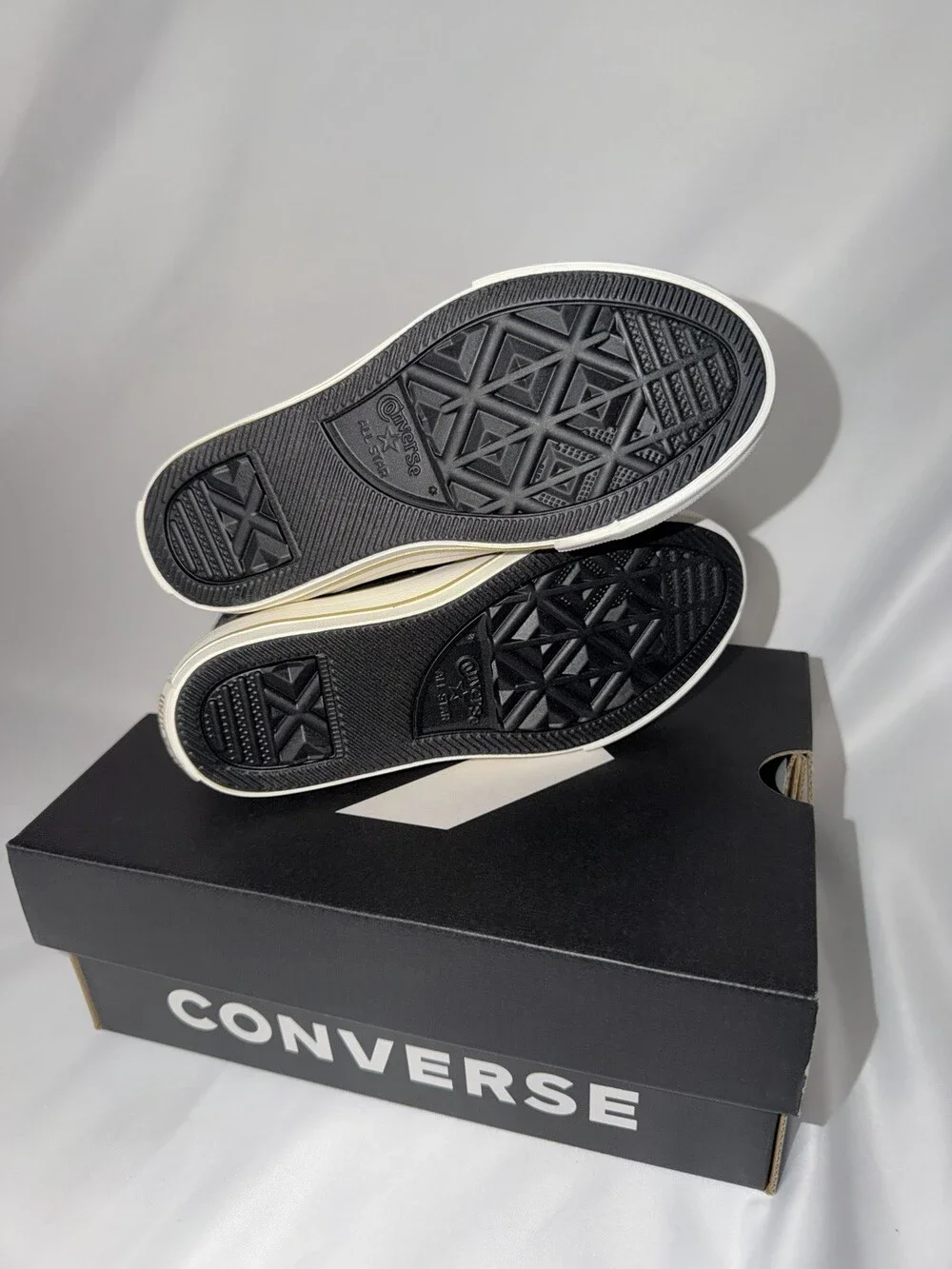 NIB Kids Size 11 Converse ALL STAR Black With Gold Star High Top Gold & Black